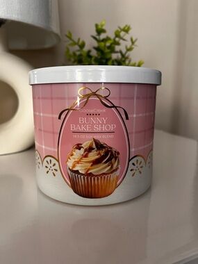 NWT Goose Creek 3 Wick Candle, Bunny Bake Shop Scent Spring Edition